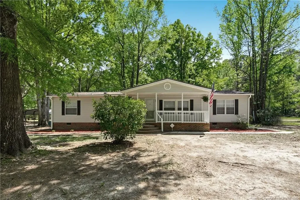 2162 Dobbin Holmes Road Eastover NC 28312