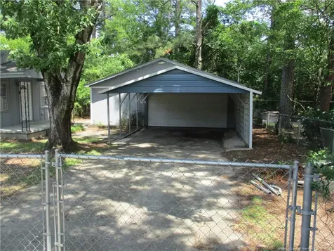 2123 Pigeon River Road Fayetteville NC 28306