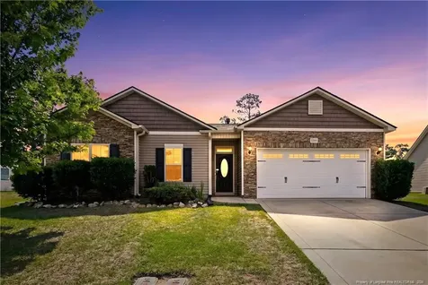 1094 Saint Johns Loop Raeford NC 28376