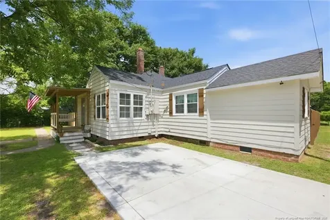 202 N Jackson Street Raeford NC 28376