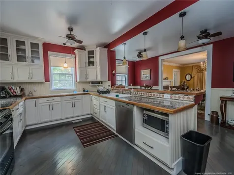 212 E Third Avenue Red Springs NC 28377