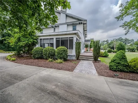 212 E Third Avenue Red Springs NC 28377