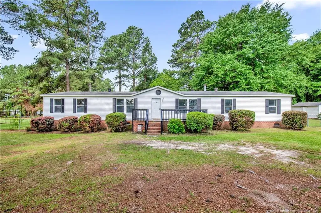 122 Huckabee Street Raeford NC 28376