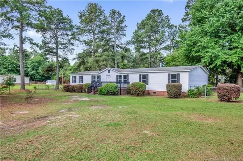 122 Huckabee Street Raeford NC 28376