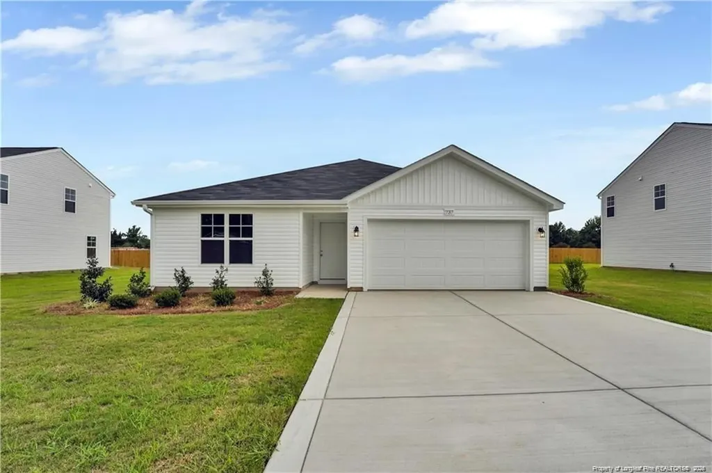 737 Caelin Farms Road Spring Lake NC 28390
