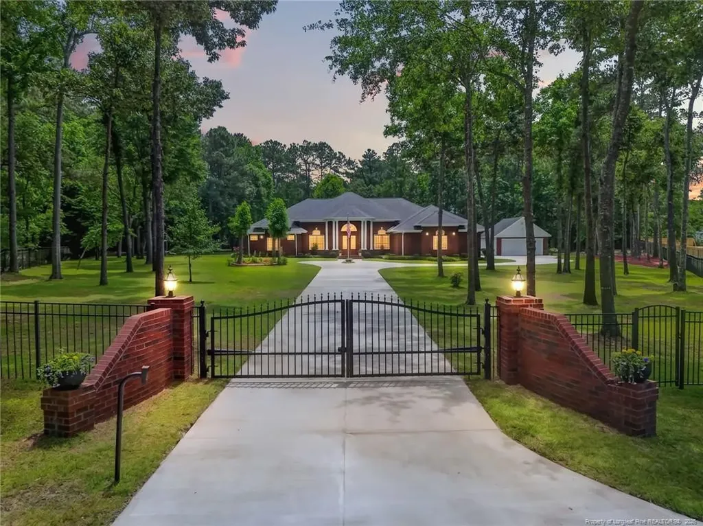 2204 Honey Lane Hope Mills NC 28348