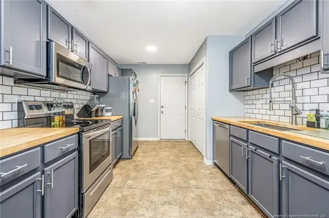 7736 Redwood Avenue Fayetteville NC 28314