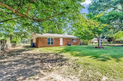 4765 NW Friar Avenue Fayetteville NC 28304