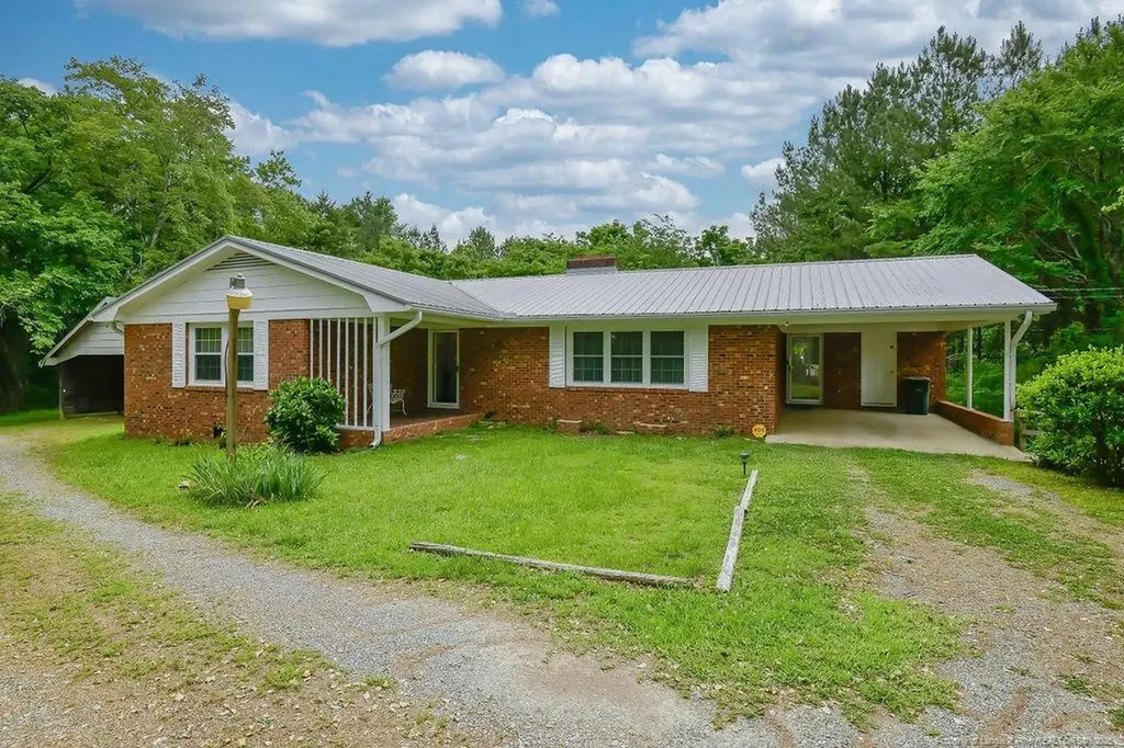 475 Simmons Road Robbins NC 27325