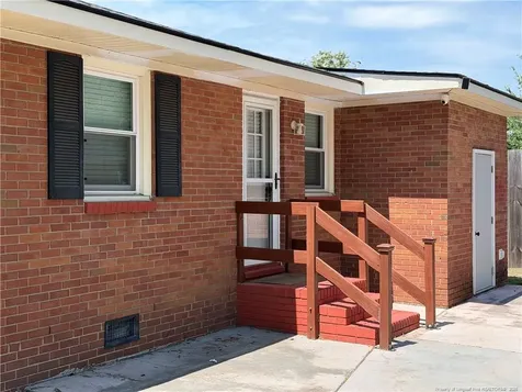 1747 Wayne Lane Fayetteville NC 28304