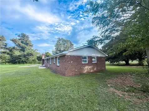2879 County Line Road Saint Pauls NC 28384