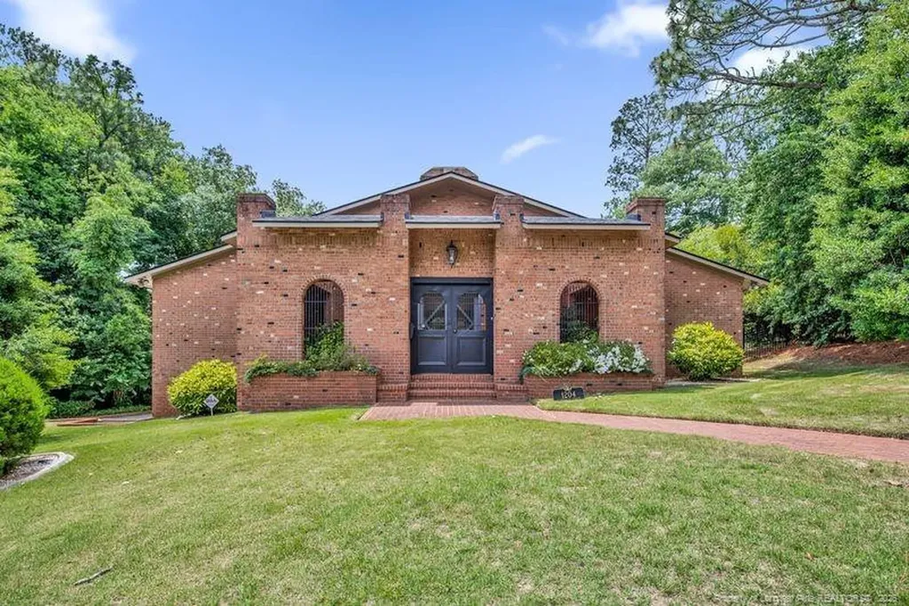 1204 Longleaf Drive Fayetteville NC 28305
