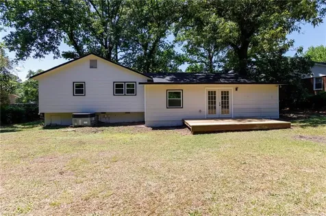 1034 Riverside Circle Spring Lake NC 28390