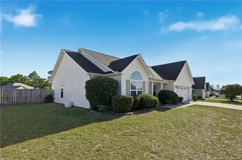 2142 Queen Elizabeth Lane Hope Mills NC 28348