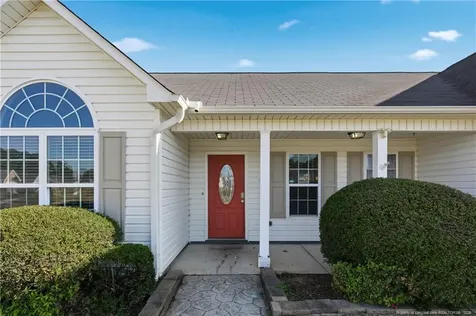 2142 Queen Elizabeth Lane Hope Mills NC 28348