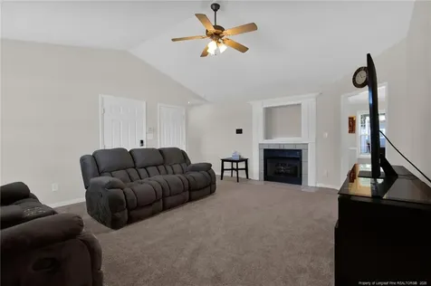 3698 Pioneer Drive Hope Mills NC 28348