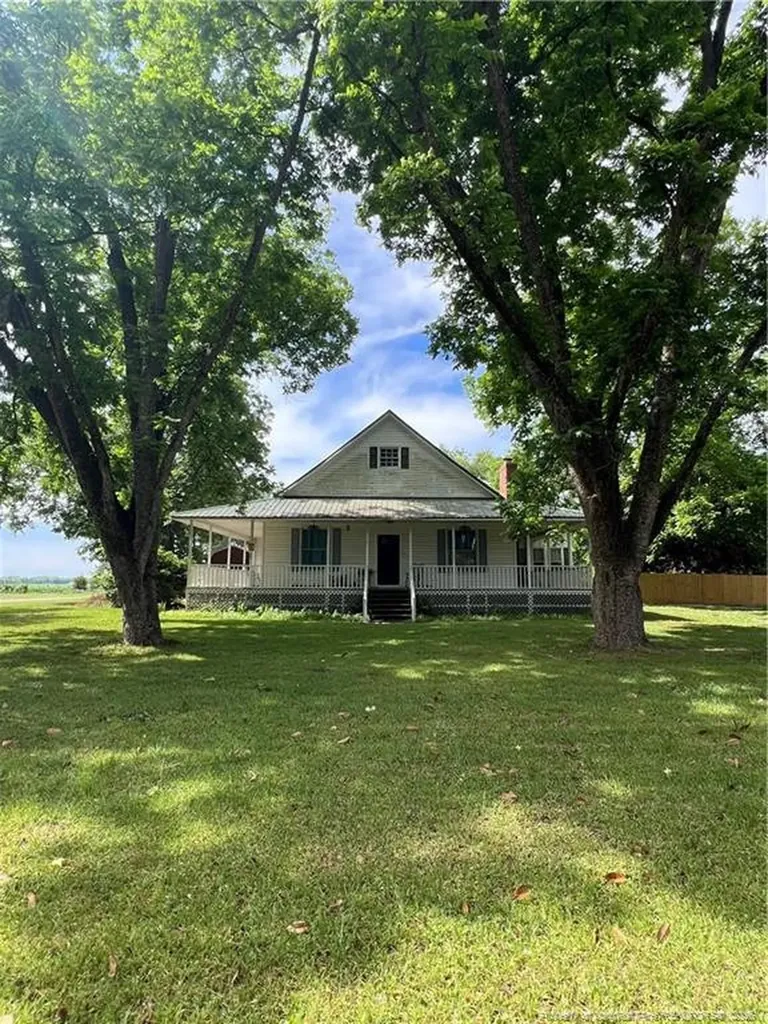 5480 Nc Highway 71 Maxton NC 28364