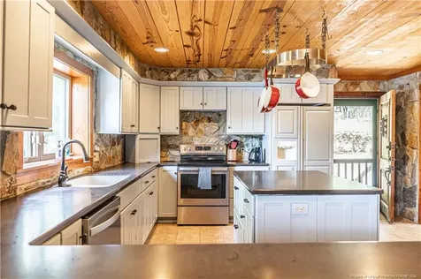 105 Lakewood Drive Aberdeen NC 28315