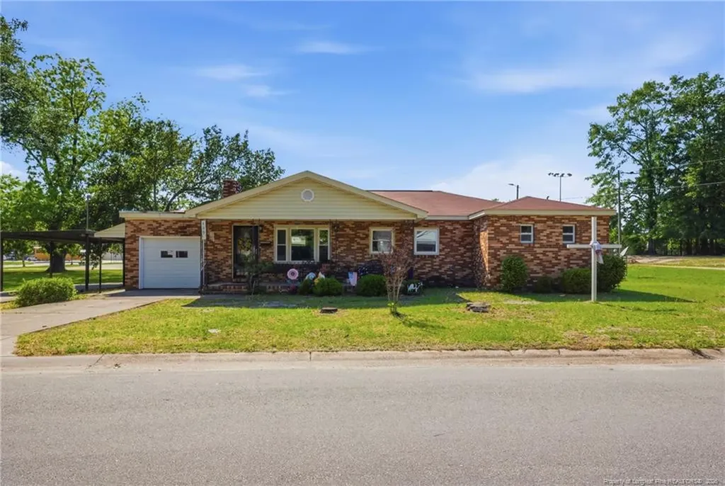 409 N 4th Street Saint Pauls NC 28384
