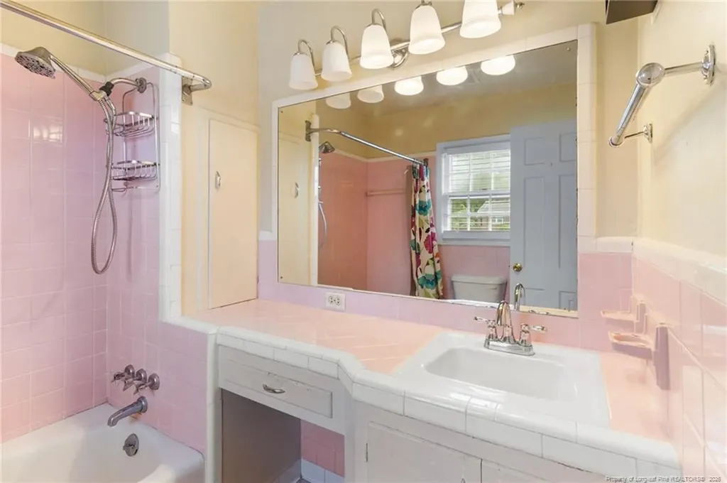 1009 N Magnolia Avenue Dunn NC 28334
