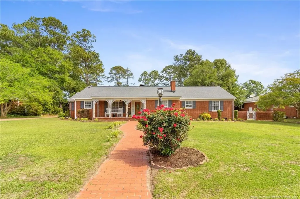 1009 N Magnolia Avenue Dunn NC 28334