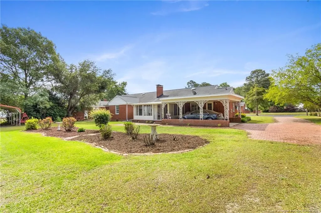 1009 N Magnolia Avenue Dunn NC 28334