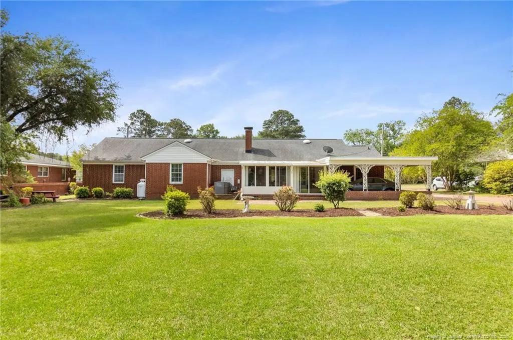 1009 N Magnolia Avenue Dunn NC 28334