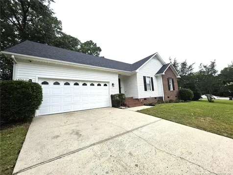 910 Foxhunt Lane Fayetteville NC 28314