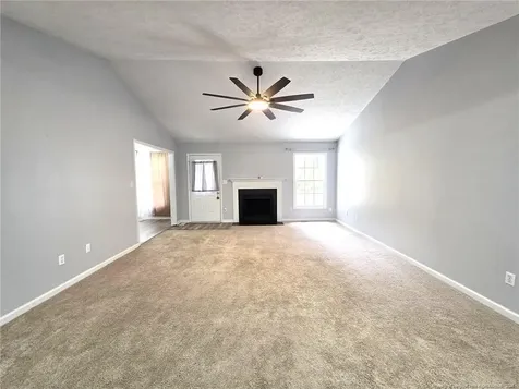 910 Foxhunt Lane Fayetteville NC 28314