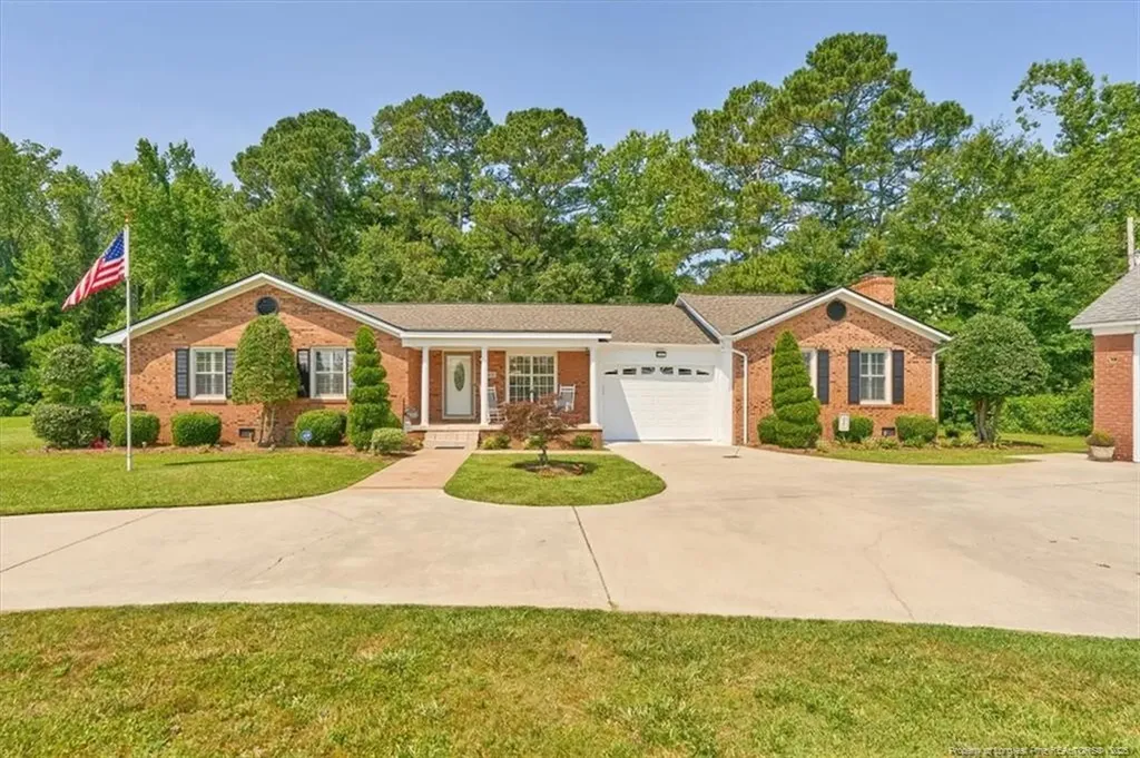 2483 W Carthage Road Lumberton NC 28360