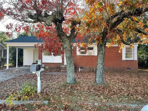 502 Spring Avenue Spring Lake NC 28390