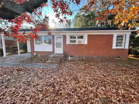 502 Spring Avenue Spring Lake NC 28390