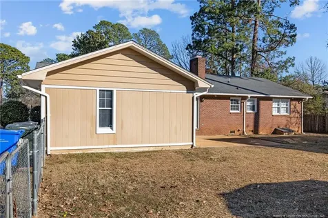 6319 Whitehall Fayetteville NC 28303
