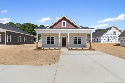 802 Holmes Street Clinton NC 28328