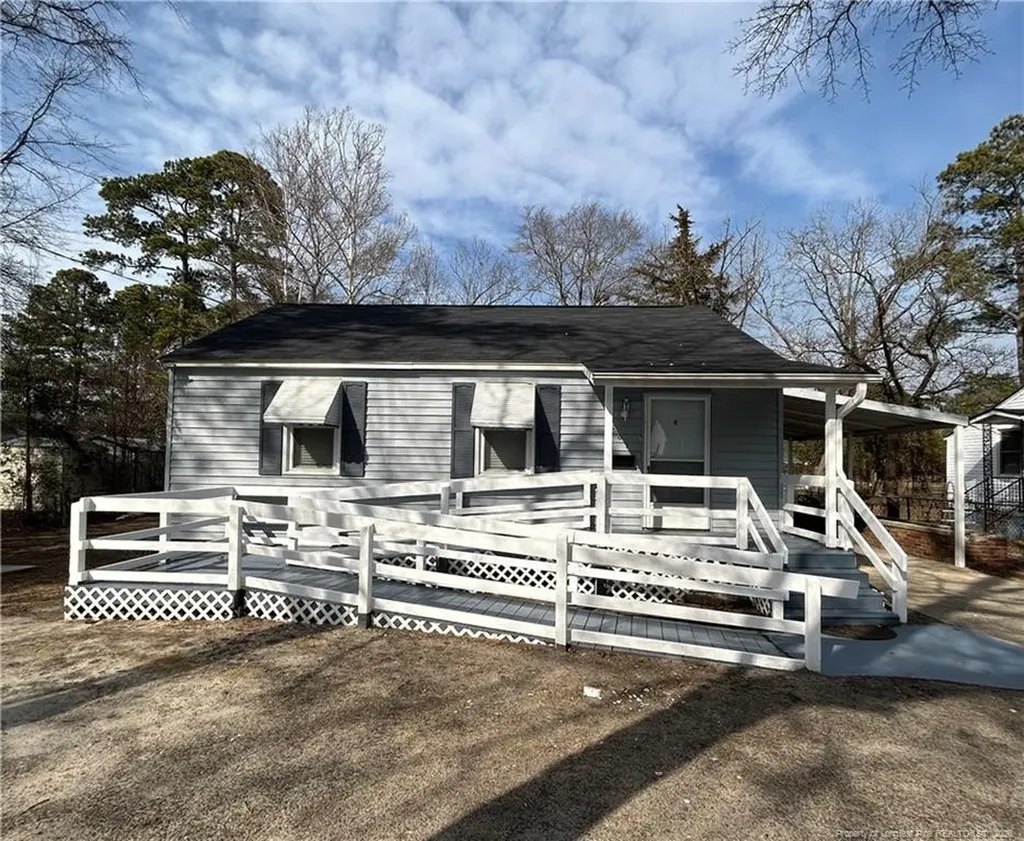 503 E Sixth Avenue Raeford NC 28376