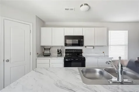 913 Sapphire Stone Lane Hope Mills NC 28348