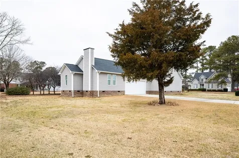401 W Brocklyn Street Benson NC 27504