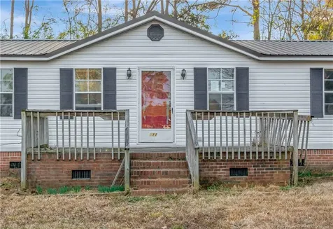 211 Lewis Street Bladenboro NC 28320