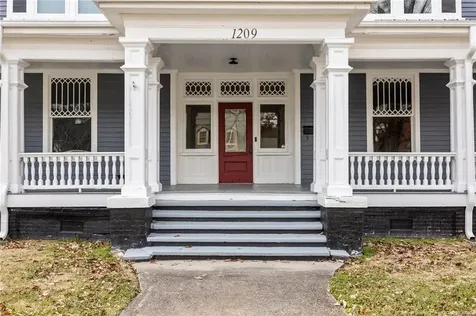 1209 N Elm Street Lumberton NC 28358