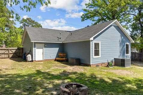 4521 Park Knoll Lane Fayetteville NC 28304