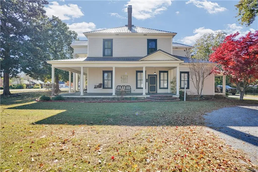 115 N Magnolia Street Raeford NC 28376