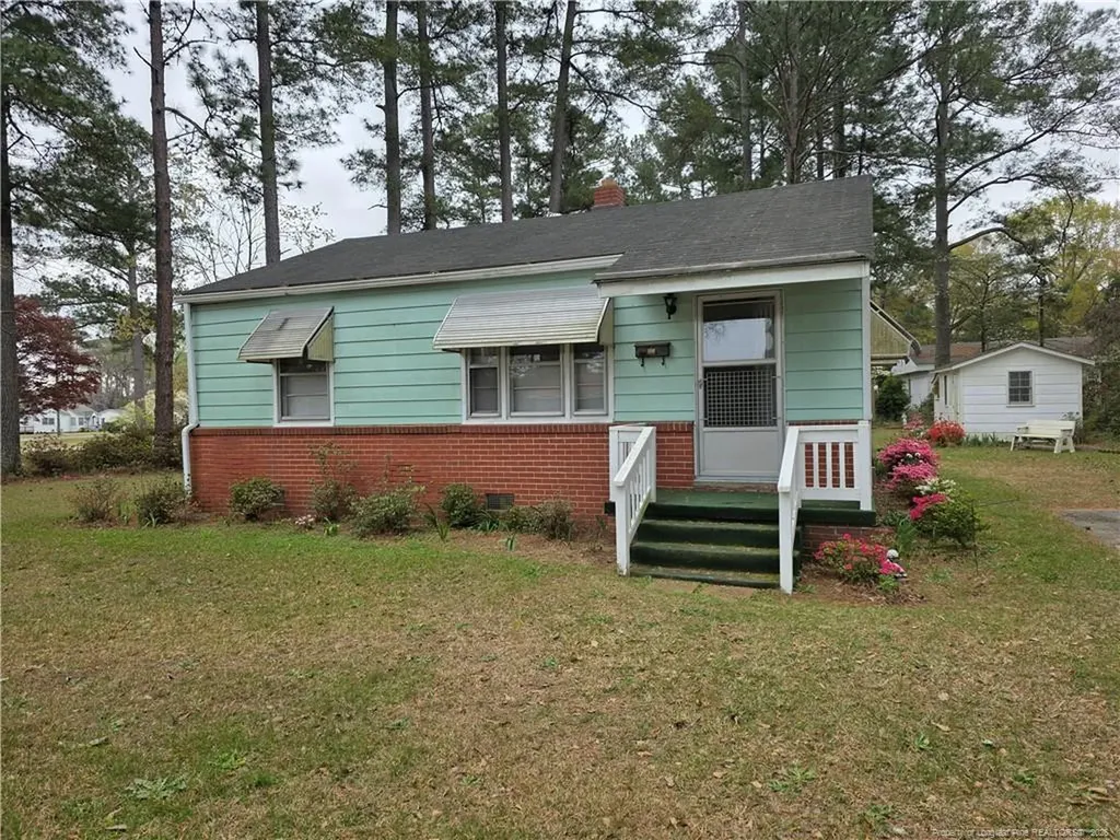 407 North Edinborough Street Red Springs NC 28377