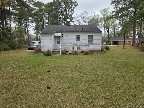 407 North Edinborough Street Red Springs NC 28377