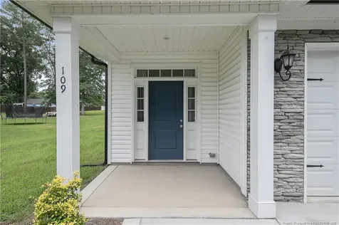 109 E 6th Avenue Raeford NC 28376