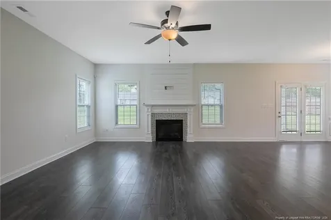 109 E 6th Avenue Raeford NC 28376