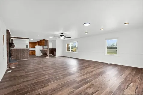 8161 E 130 Highway Maxton NC 28364