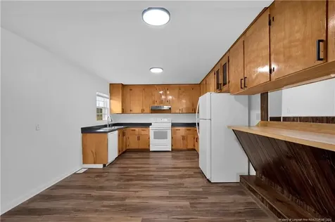 8161 E 130 Highway Maxton NC 28364