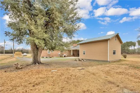 8161 E 130 Highway Maxton NC 28364