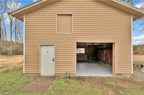 8161 E 130 Highway Maxton NC 28364