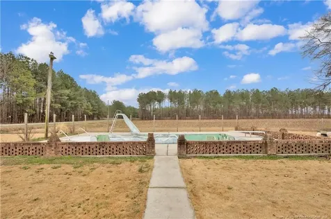 8161 E 130 Highway Maxton NC 28364